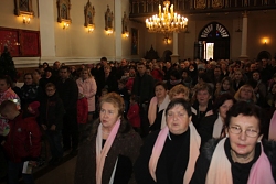 Występ chórów z Gminnego Ośrodka Kultury w Kozłowie podczas Świąt Bożego Narodzenia